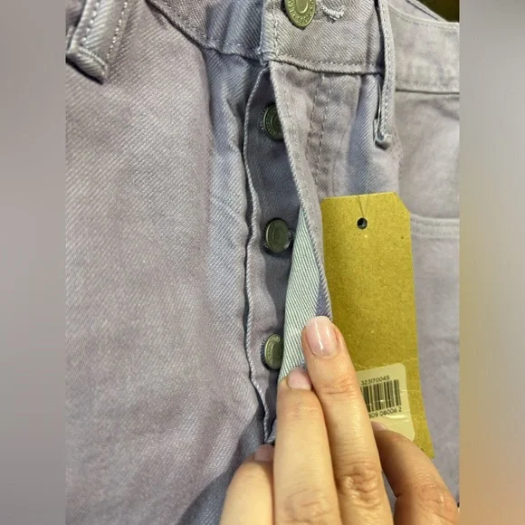 Levi’s Pastel Purple Mid Rise Relaxed Fit Women’s Pocketed Shorts Size W 30 - Picture 9 of 10